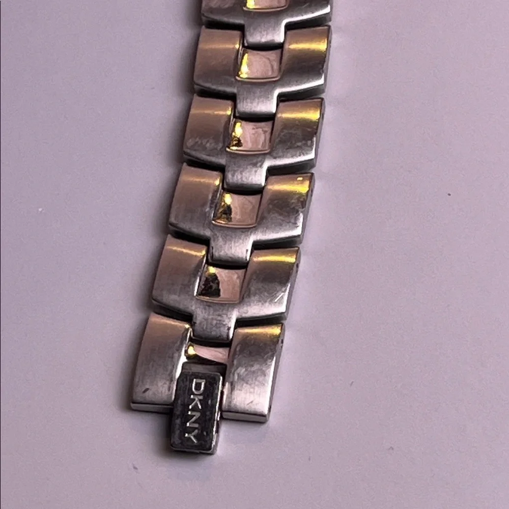 DKNY Ladies Silver Watch NEW BATTERY